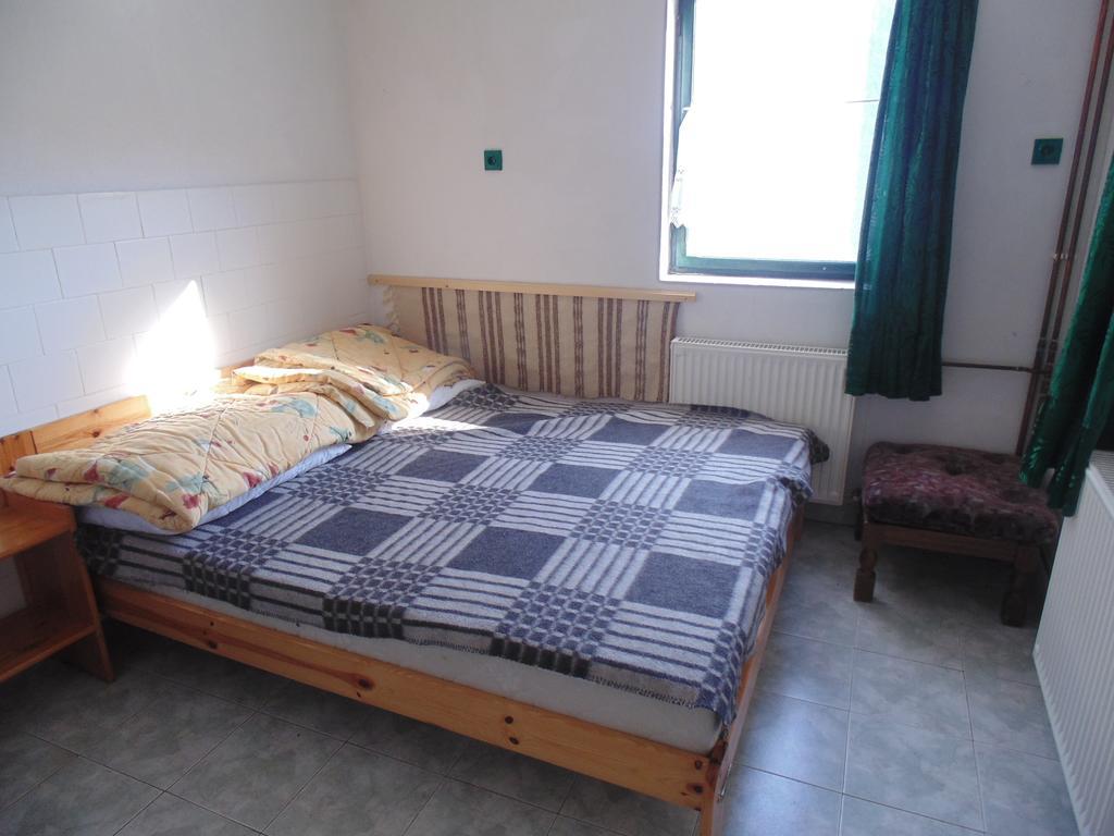 Huta Vendeghaz Otel Kishuta Dış mekan fotoğraf